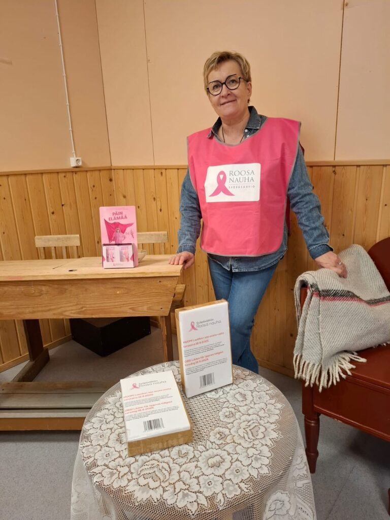 Roosa nauhojen myynnistä vastasi Anne-Mari Laukkonen. Vuoden 2025 Roosa nauhan suunnittelija on Katja Ståhl.