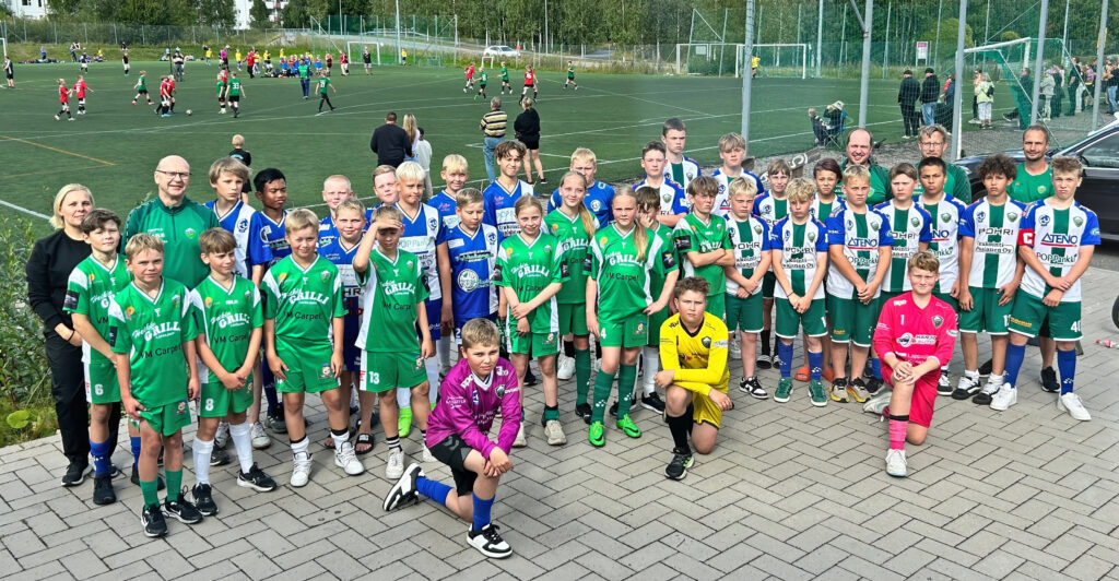 La-Ve ja Eula joukkueet valmentajineen ja huoltajineen Jyväskylän Comets Cupissa. 