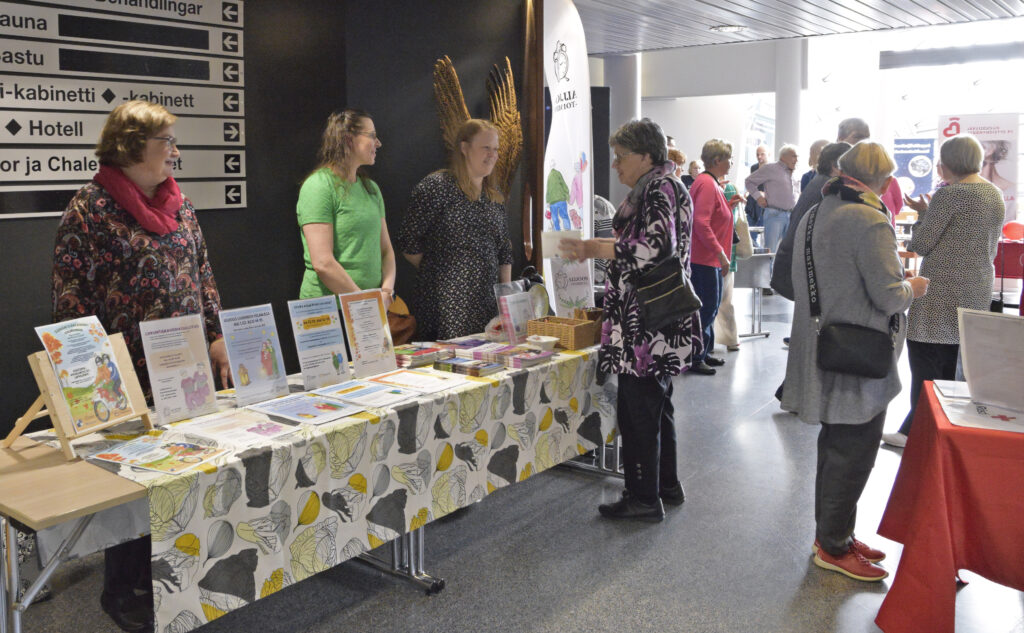 Ajjoos oli yksi Kivitipun aulan näytteilleasettajista ja toiminnan esittelijöistä.