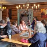 Kurssilla tapaa samanmielisiä ihmisiä ja juttu luistaa. Villa Wanhala tarjosi innostavan tilan oppimiselle.