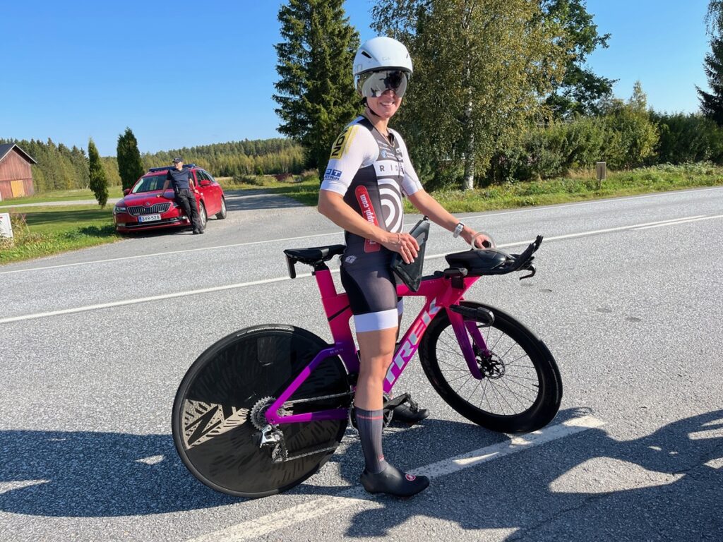 Sari Tuuri ajoi naisten sarjan voittoon ajalla 1.29:21