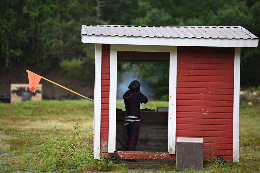 Jukka Oksa voitti riistanhoitoyhdistyksen hirvimaljakilpailun 2025. Arkistokuvaa ammunnoista: Hannu Takala.