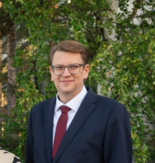 ELOKUUSSA OP Järvi-Pohjanmaaksi fuusioituneiden lähialueiden Osuuspankkien edustajistovaalit pidetään marraskuussa. –Paikallinen äänestysaktiivisuus ja myös ehdokasasettelu on todella merkittävä asia, sanoo Matti Mäkinen Osuuspankista. Kuva: Osuuspankilta.