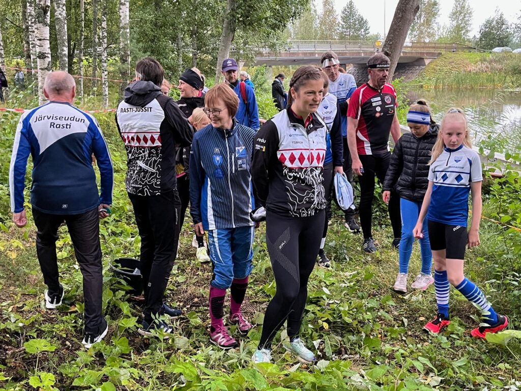 Jännitystä ilmassa lähtöpaikalla.