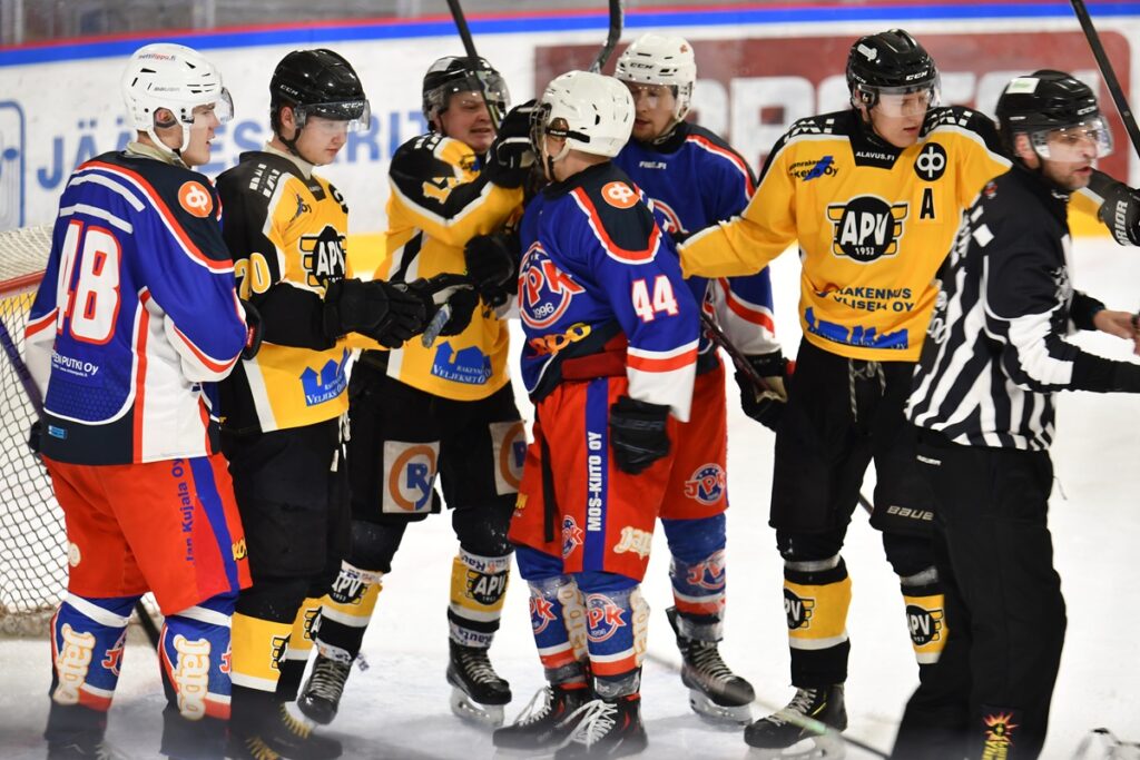 JPK:n ja APV:n välinen paikallisottelu meni moneen otteeseen painin puolelle.