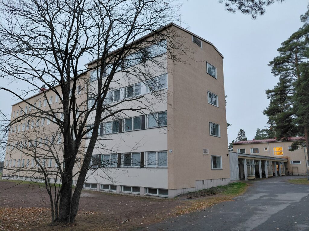 Tornitalo on monelle seudun asukkaalle tuttu entisenä Järviseudun Sairaalana, joka aloitti toimintansa vuonna 1957, ja suljettiin vuonna 2013. Sairaalalla oli yhteensä 11 kuntaa osakkaana ja enimmillään jopa 173 potilaspaikkaa. Nyt samojen seinien toivotaan tarjoavan kodin ihmisille eri elämänvaiheissa.