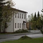 Hallinto- ja taloussihteerin virkaan saapui määräaikaan mennessä 27 hakemusta ja Kirjastonjohtajan virkaan 12 hakemusta.