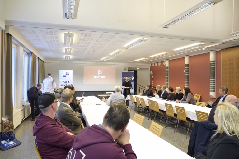 Vuokrasopimus Kivitipun nykyisen majoituspalvelutuottajan Loma-Golf Oy:n osalta loppuu tämän vuoden lopussa. Ravintolapalvelujen Daniel’s Grill Barin kanssa neuvottelut tulevaisuudesta on kesken, mutta nykyinen sopimus on voimassa vielä vuoden vaihteen jälkeen