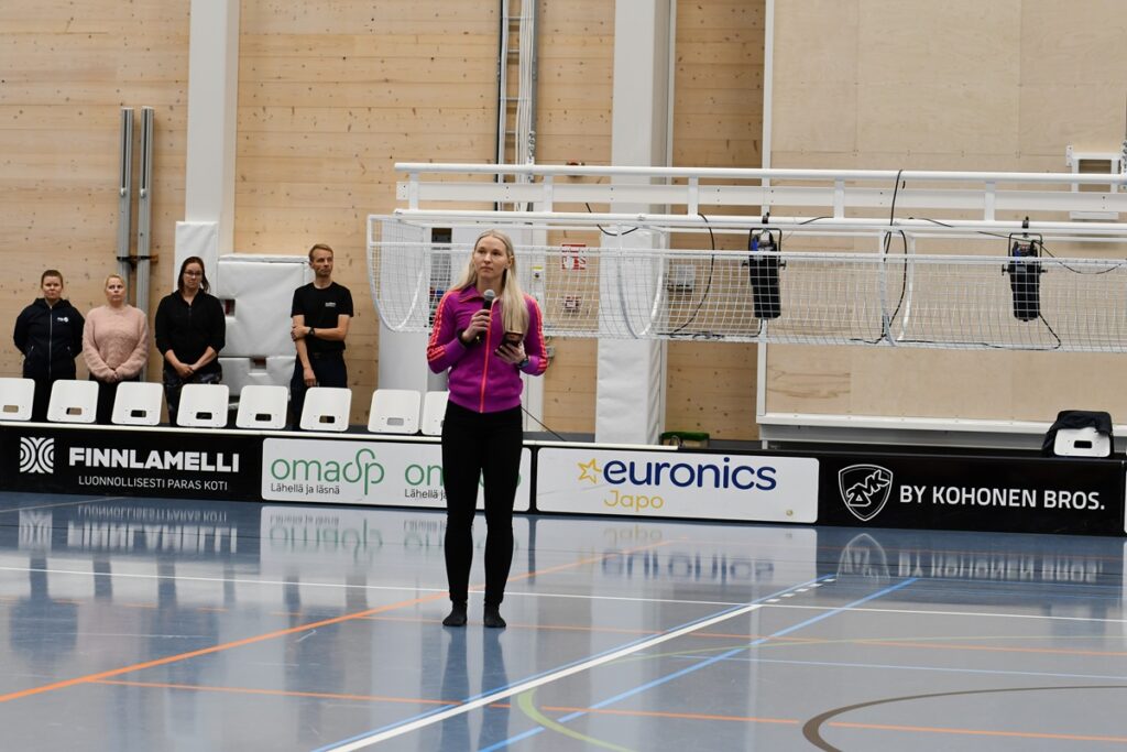 Roosa Aho muisteli Veli-Pekka Peltolaa. Peltola oli pidetty joukkuetoveri, jonka esimerkki ja asenne jäävät muistoihin.