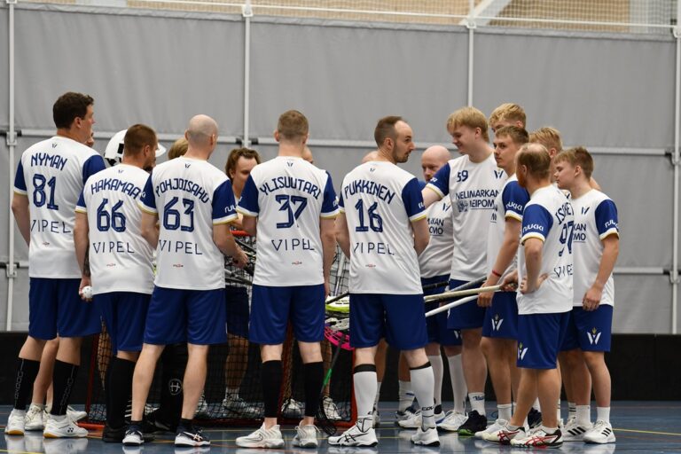 Vimpelin Vedon salibandyjoukkueen taival vitosdivarissa käynnistyi Alajärven monitoimihallissa.