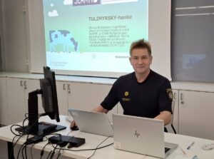 Etelä-Pohjanmaan pelastustoimen toimialajohtaja Harri Setälällä oli vakavaa kerrottavaa ilmastonmuutoksen haasteista. Samalla hän toi julki, että varautumista niihin tehdään koko ajan.