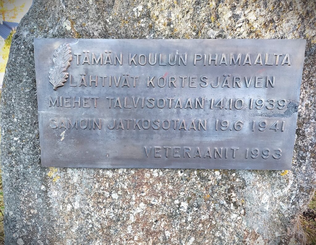 Sota muistomerkki Ylikylä Kortesjärvi