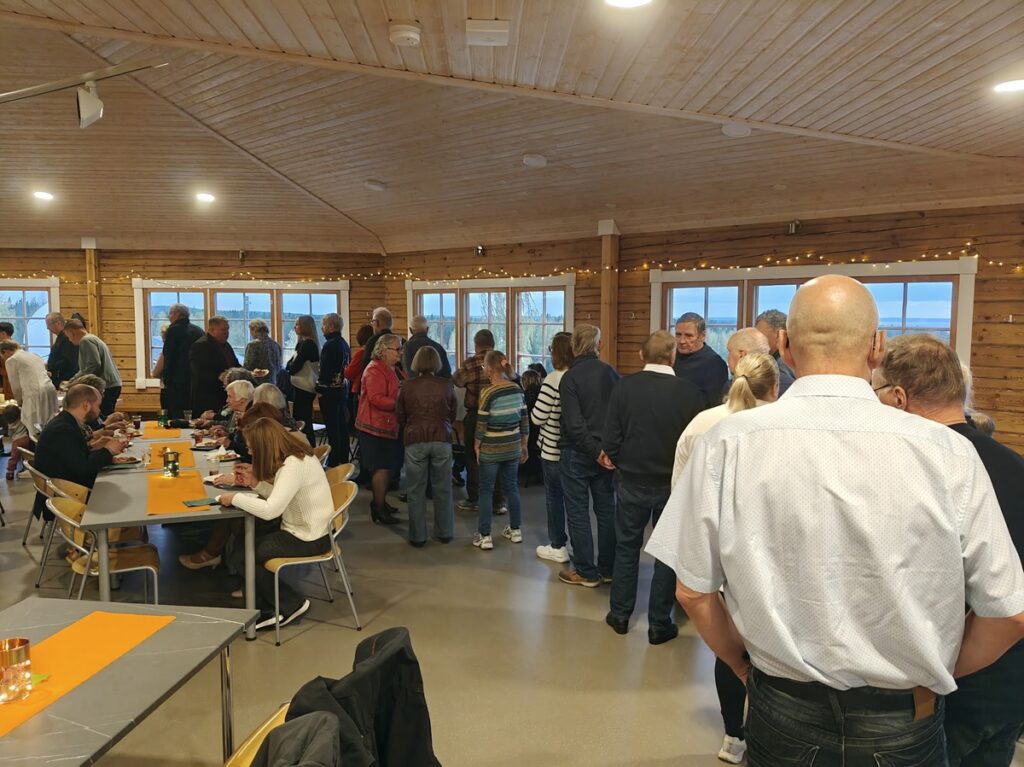 Kahta kertaa ei tarvinnut käskeä syömään.