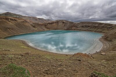 Kraatterijärvi maailmalta.