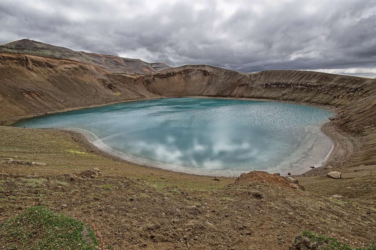 Kraatterijärvi maailmalta.