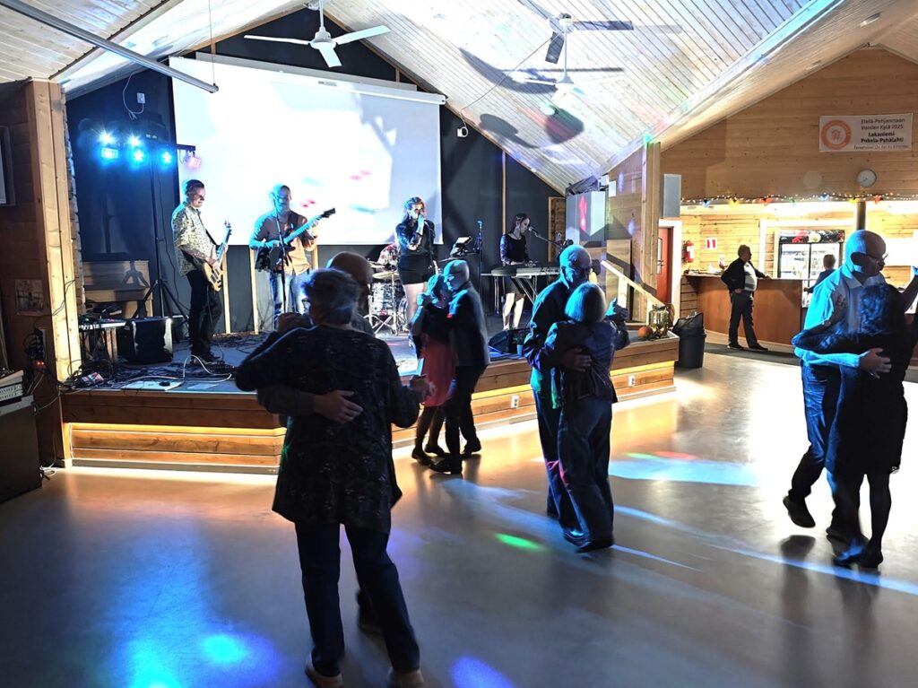 Sanna säntti ja pyramidihuijaus tarjosivat mukaansatempaavaa tanssimusiikkia.