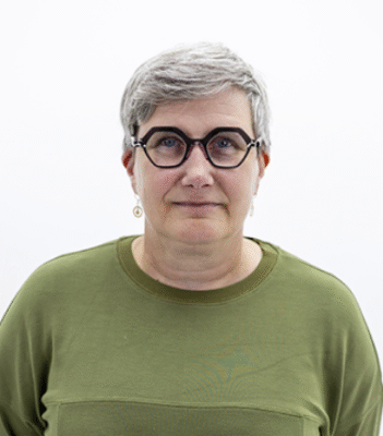 Järviseudun koulutuskuntayhtymän valtuusto hyväksyi kokouksessaan 28. lokakuuta koulutuspäällikkö Mari Rajamäen Järviseudun koulutuskuntayhtymän virkaa tekeväksi rehtoriksi ja kuntayhtymän johtajaksi sekä Jamin palvelut Oy:n toimitusjohtajaksi 20.11.2025 alkaen siihen asti, kunnes uusi kuntayhtymän johtaja/rehtori on aloittanut virassaan. Nykyinen rehtori Anu Raudasoja on parhaillaan vuosilomalla ja hänen työsuhteensa päättyy 19. marraskuuta. Yhtymävaltuusto hyväksyi rehtorin viran avoimeksi laittamisen. Ammatillisen peruskoulutuksen rehtoriksi on kelpoinen henkilö, jolla on ylempi korkeakoulututkinto; asianomaisen koulutusmuodon opettajan kelpoisuus; riittävä työkokemus sekä opettajan tehtävissä; sekä opetushallituksen hyväksymien perusteiden mukainen opetushallinnon tutkinto tai muulla tavalla hankittu riittävä opetushallinnon tuntemus. Järviseudun koulutuskuntayhtymän johtajan/rehtorin virkaa voi hakea 1.11.2025 lukien. Uusi kuntayhtymän johtaja/rehtori voi aloittaa virassaan 26.1.2026 tai sopimuksen mukaan.