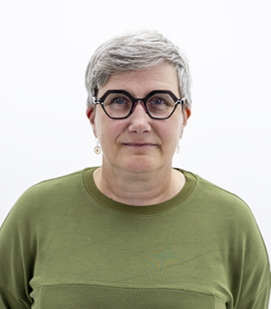 Järviseudun koulutuskuntayhtymän valtuusto hyväksyi kokouksessaan 28. lokakuuta koulutuspäällikkö Mari Rajamäen Järviseudun koulutuskuntayhtymän virkaa tekeväksi rehtoriksi ja kuntayhtymän johtajaksi sekä Jamin palvelut Oy:n toimitusjohtajaksi 20.11.2025 alkaen siihen asti, kunnes uusi kuntayhtymän johtaja/rehtori on aloittanut virassaan. Nykyinen rehtori Anu Raudasoja on parhaillaan vuosilomalla ja hänen työsuhteensa päättyy 19. marraskuuta. Yhtymävaltuusto hyväksyi rehtorin viran avoimeksi laittamisen. Ammatillisen peruskoulutuksen rehtoriksi on kelpoinen henkilö, jolla on ylempi korkeakoulututkinto; asianomaisen koulutusmuodon opettajan kelpoisuus; riittävä työkokemus sekä opettajan tehtävissä; sekä opetushallituksen hyväksymien perusteiden mukainen opetushallinnon tutkinto tai muulla tavalla hankittu riittävä opetushallinnon tuntemus. Järviseudun koulutuskuntayhtymän johtajan/rehtorin virkaa voi hakea 1.11.2025 lukien. Uusi kuntayhtymän johtaja/rehtori voi aloittaa virassaan 26.1.2026 tai sopimuksen mukaan.