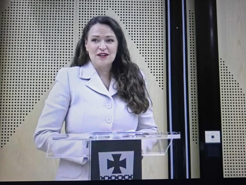 Ministeri Anna-Kaisa Ikonen puhui Kauhavan uuden kaupungintalon avajaisissa.