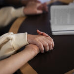 Nyt tapahtuu: Jaakko Löytyn lauluja Kortesjärven kirkossa Kids being part sunday school