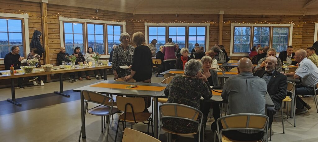 Kyläjuhlan tunnelmaa. Kuva: Eija Pippola.