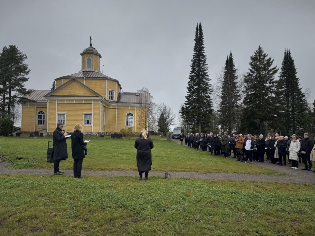 Salomäen mukaan Lehtimäen kirkon esitetään kuuluvan maamme kauniimpien ja rakennustaiteellisesti arvokkaimpien puukirkkojen joukkoon.