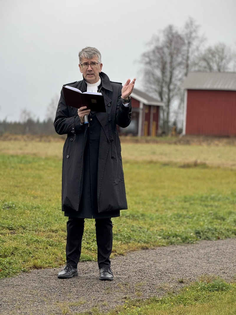 Lapuan hiippakunnan piispa Matti Salomäki vieraili 26. lokakuuta Lehtimäellä. Kuvat: Panu Malkasilta.