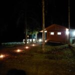 Vapaaehtoistyö ei siis ole pelkästään antamista, se on myös saamista. Yhteiset hetket, uudet tuttavuudet ja tunne siitä, että tekee jotakin hyvää, pitävät yhteisön elinvoimaisena ja mielen virkeänä. Vieresniemi tarjosi kohtaamiselle mukavat puitteet. 