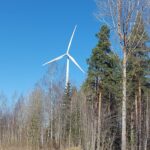 Valtaosa tuulivoimayhtiöistä pyrkii tekemään maanvuokrasopimuksia kaikessa hiljaisuudessa. Vuokratasot ja sopimukset ovat myös erilaisia eri maanomistajille. Siksi tuulivoimayhtiöiden vuokrasopimusta ei kannata suinpäin hyväksyä. Maanomistajien kannattaa kokoontua ja käyttää sopimuksen läpikäymisessä asiantuntija-apua ja tehdä kaikille samanlaiset sopimukset. 