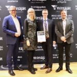 Palkinnon vastaanottivat alueellisessa kunnallisjohdon seminaarissa Seinäjoella kaupunginjohtaja Vesa Rantala, Alahärmän Yrittäjien puheenjohtaja Päivi Sillanpää, valtuuston 1. varapuheenjohtaja Jari Välikangas ja kehitysjohtaja Juha-Martti Kuoppala.
