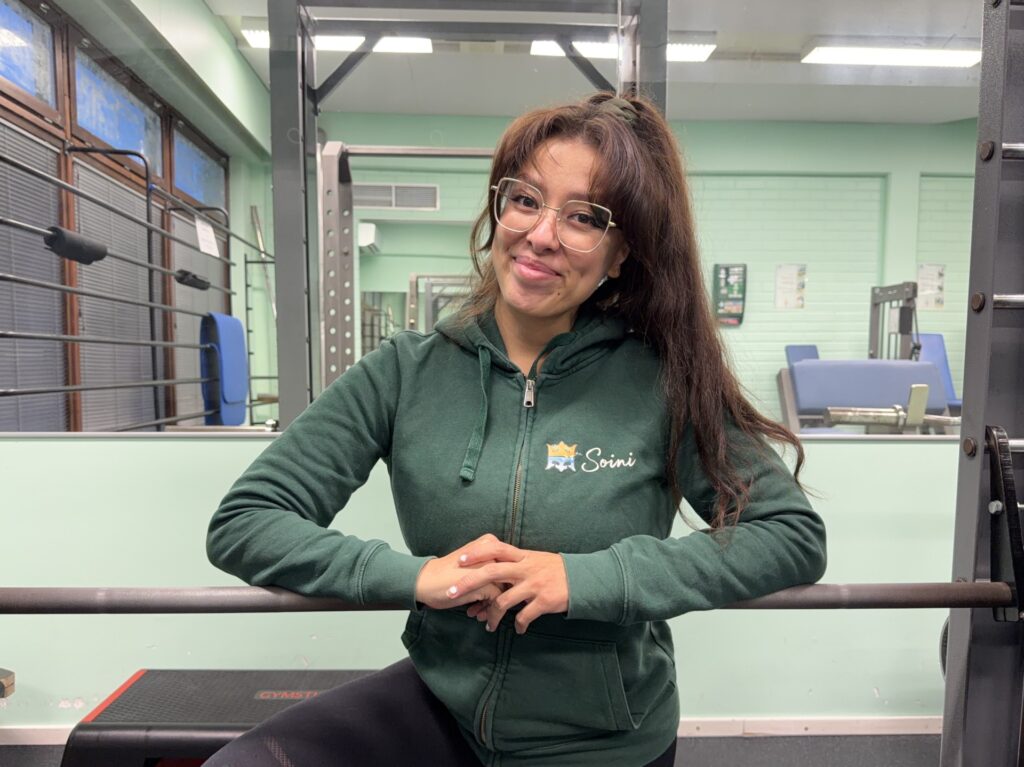 Luonnostaan liikkeelle -hankkeen koordinaattori Cheynenne Järvinen liikutaa soinilaisia loppuvuonna yhdessä Kuortaneen urheiluopiston opiskelijoiden kanssa.