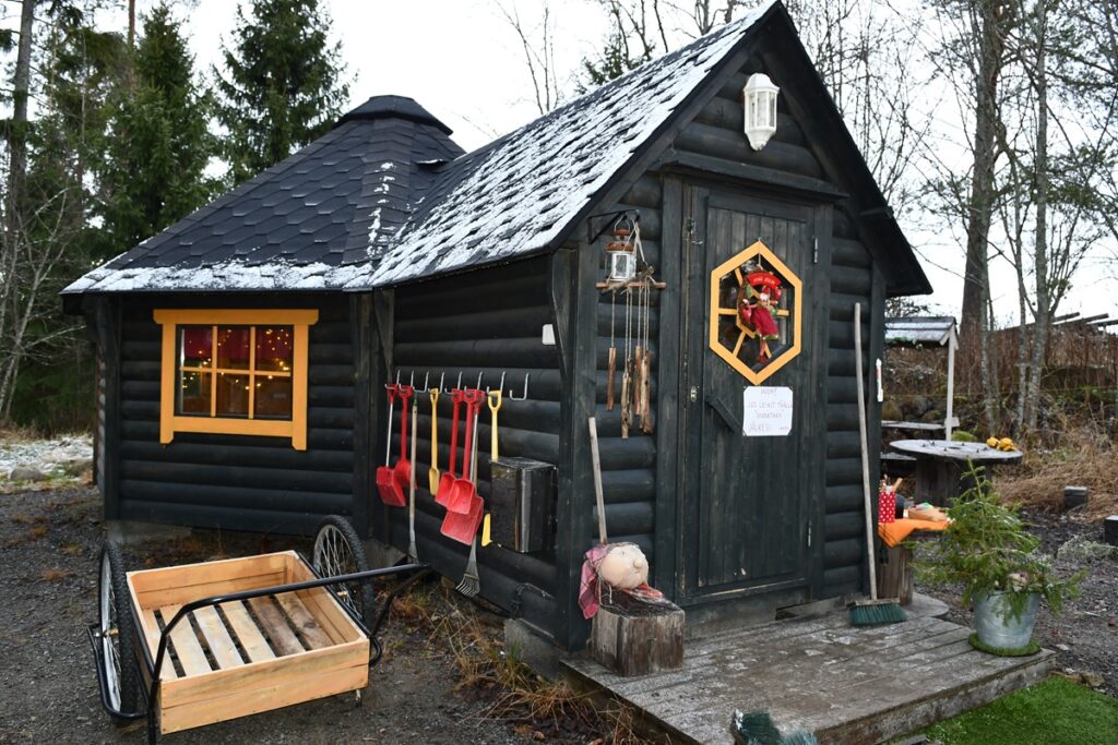 Sudenpentujen metsäpäiväkotiryhmän tukikohtana toimii kota.