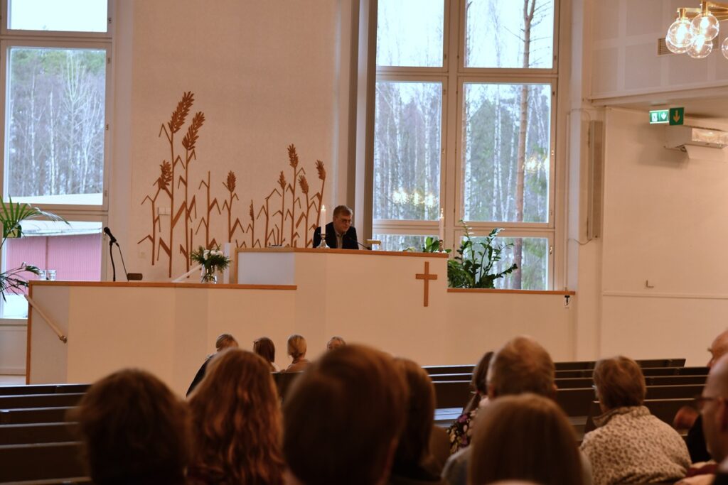 Yhdistyksen puheenjohtaja Matti Hirvelä totesi, että toimitalon rakentajilla on ollut samanlaiset näkymät kuin sen saneeraajilla on nyt.