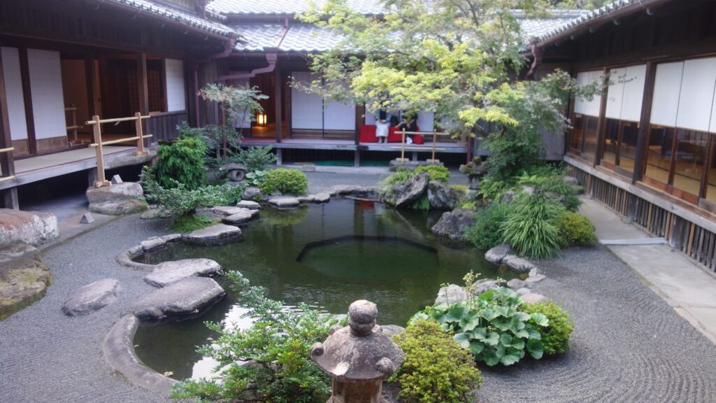 Sengan-enissä oleva Shimazun asuinpaikan sisäpihan japanilainen puutarha.