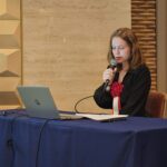 Sanja Hosionaho esitteli GSA-kilpailussa tutkimuksensa, jossa perehtyi eri lannoitteiden vaikutukseen basilikan kasvatuksessa.