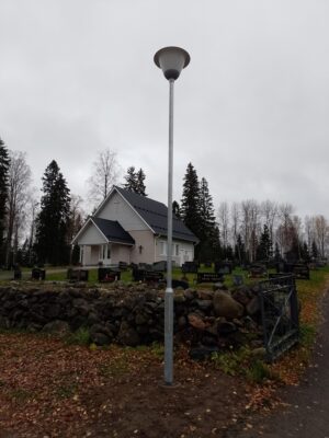Vimpelin hautausmaa on saanut viimeisimmäksi lisää valoa. Toimia on jo tehty ja suunnitteilla muissakin Alajärven seurakunnan kohteissa.