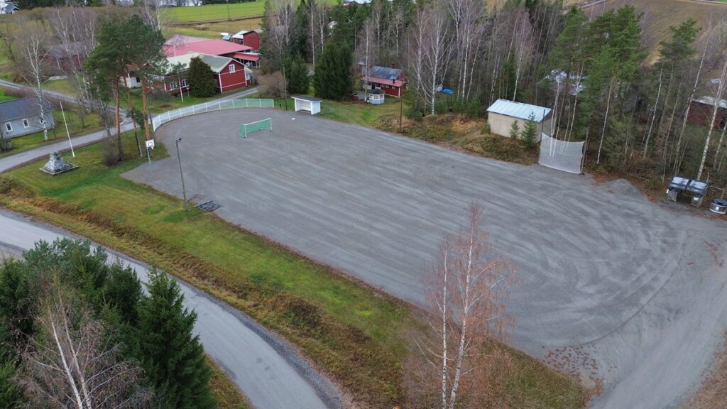 Pokelan kenttä uudistettuna.