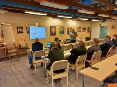 Porkholman siltahankkeen projektipäällikkö Olli Porkholm suosittelee olemaan erityisen tarkkana, kun sopimuksia laaditaan urakoitsijoiden ja suunnittelijoiden kanssa. –Laittakaa sopimuksiin kissankokoisilla kirjaimilla, mihin päättyy tiekunnan vastuualue ja mistä alkaa urakoitsijan vastuualue.