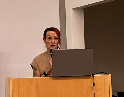 Krista Rönnbergin ”Äidin tarina” oli vaikuttava ja koskettava kertomus oman lapsen menettämisestä päihderiippuvuuden takia.