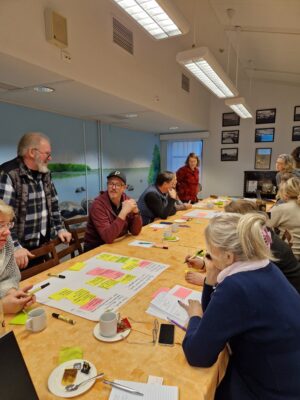 Keskusteluissa korostui, että kansainvälistyminen ei ole pelkästään kielitaidon, resurssien tai yksittäisten toimenpiteiden kysymys, vaan että sen taustalla vaikuttavat myös asenteet, yhteinen suunta ja alueen sisäinen yhteistyö.