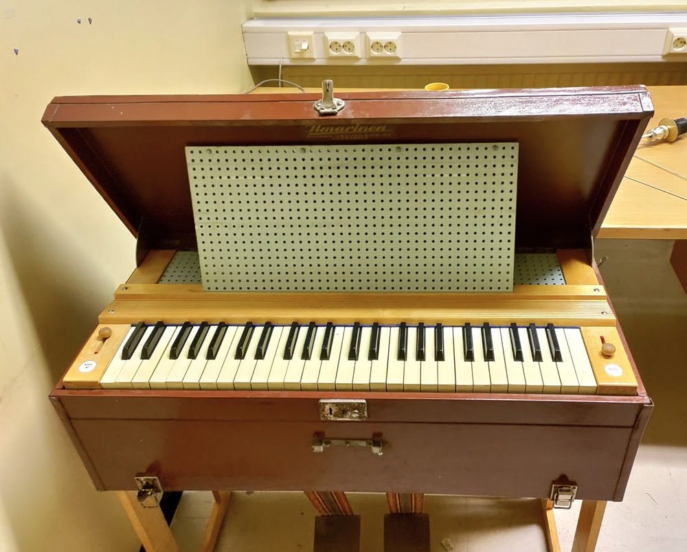 Kannettava polkuharmooni huudettiin 410 eurolla.