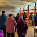 Seurakunnan irtaimisto kiinnosti monia. Osa oli tullut paikalle myös nostalgiasyistä.