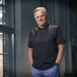 Musiikki vie edelleen – Seitsemällä vuosikymmenellä laulanut Juhamatti teki haaveistaan totta Uraansa tyytyväinen laulaja Juhamatti.