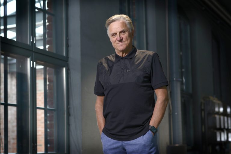 Uraansa tyytyväinen laulaja Juhamatti.