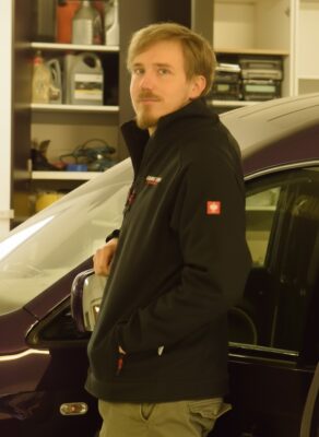 Subbareiden ja vahvistinkoteloiden rakentaminen autoihin on Elias Oravan sydäntä lähellä.