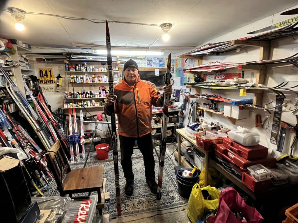 Kotitalon varastohuone kertoo, mikä täyttää Aimon vapaa-ajan.