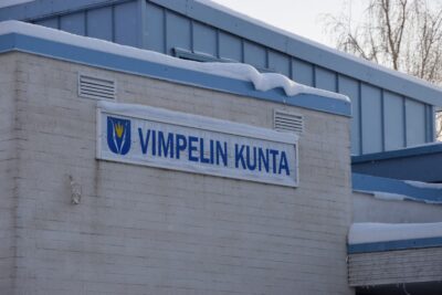 Kirkonkylän asemakaavan muutos, niin sanottu hybridikeskuksen kaava, otettiin kokouksessa käsittelyyn kiireellisenä. Valtuusto hyväksyi asemakaavan kunnanhallituksen esityksen mukaisesti. Uusi liikuntahalli rakennetaan hybridikeskuksen kaava-alueelle eli niin sanotulle Lehtolan tontille. Arkistokuva.