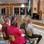 Vimpelin vuoden 2025 Kunnon kuntalaista kiiteltiin oma-aloitteisesta toiminnasta yhteisön hyväksi Kunnanjohtaja luki juhlapuheessaan otteen jalkaväkirykmentti 23:lle vuonna 1939 pidetystä itsenäisyyspäivän puheesta.