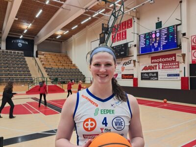 Kuvassa: Sara Puckett upotti 29 pistettä Vedon hakiessa voiton Tampereelta. Kuva: ViVe.