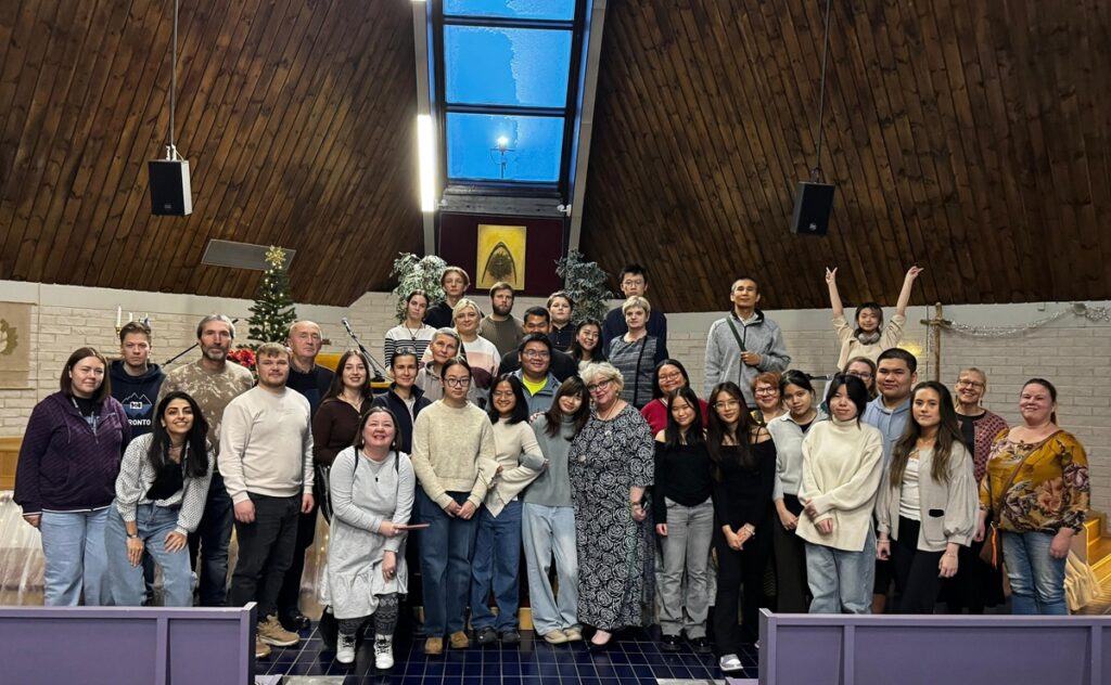 Vimpelin Helluntaiseurakunta tarjosi tilat kansainväliselle joulujuhlalle.